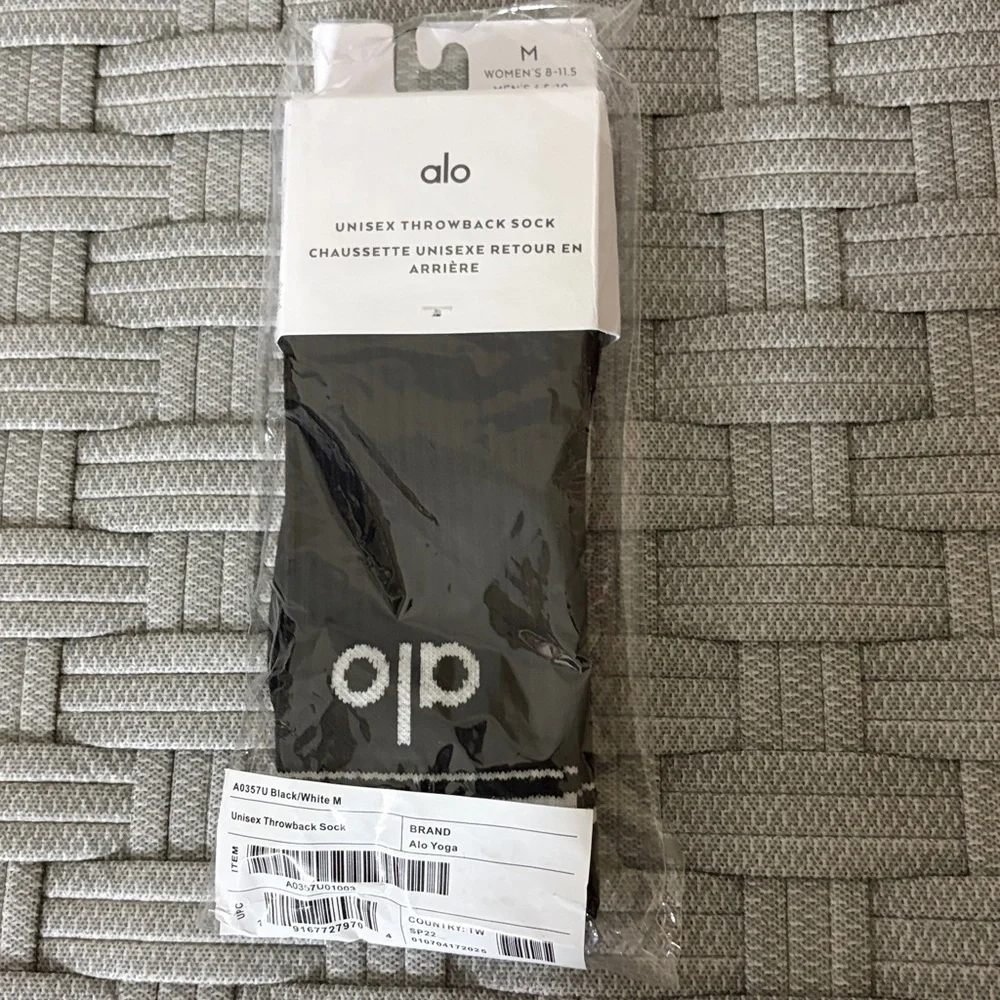 Alo Yoga Unisex Throwback Sock Unisex Black White Medium W 8-11.5 M 6.5-10 NEW